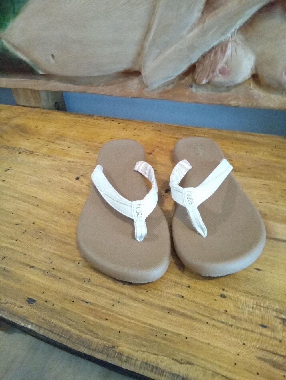 Flojos Size 9 White Fabric Thong Strap & Supportive Beige Memory Foam Footbed